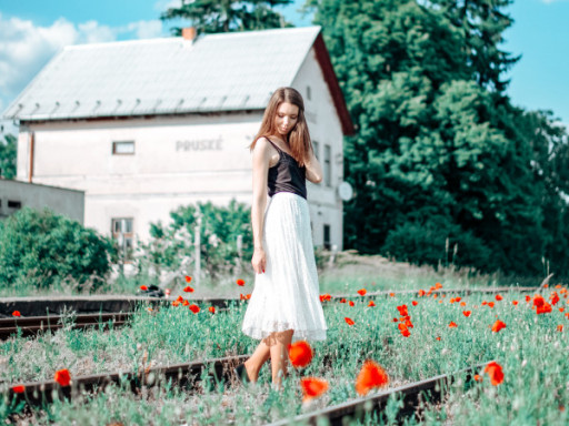 Romi Mináriková | Dievča z kaviarne