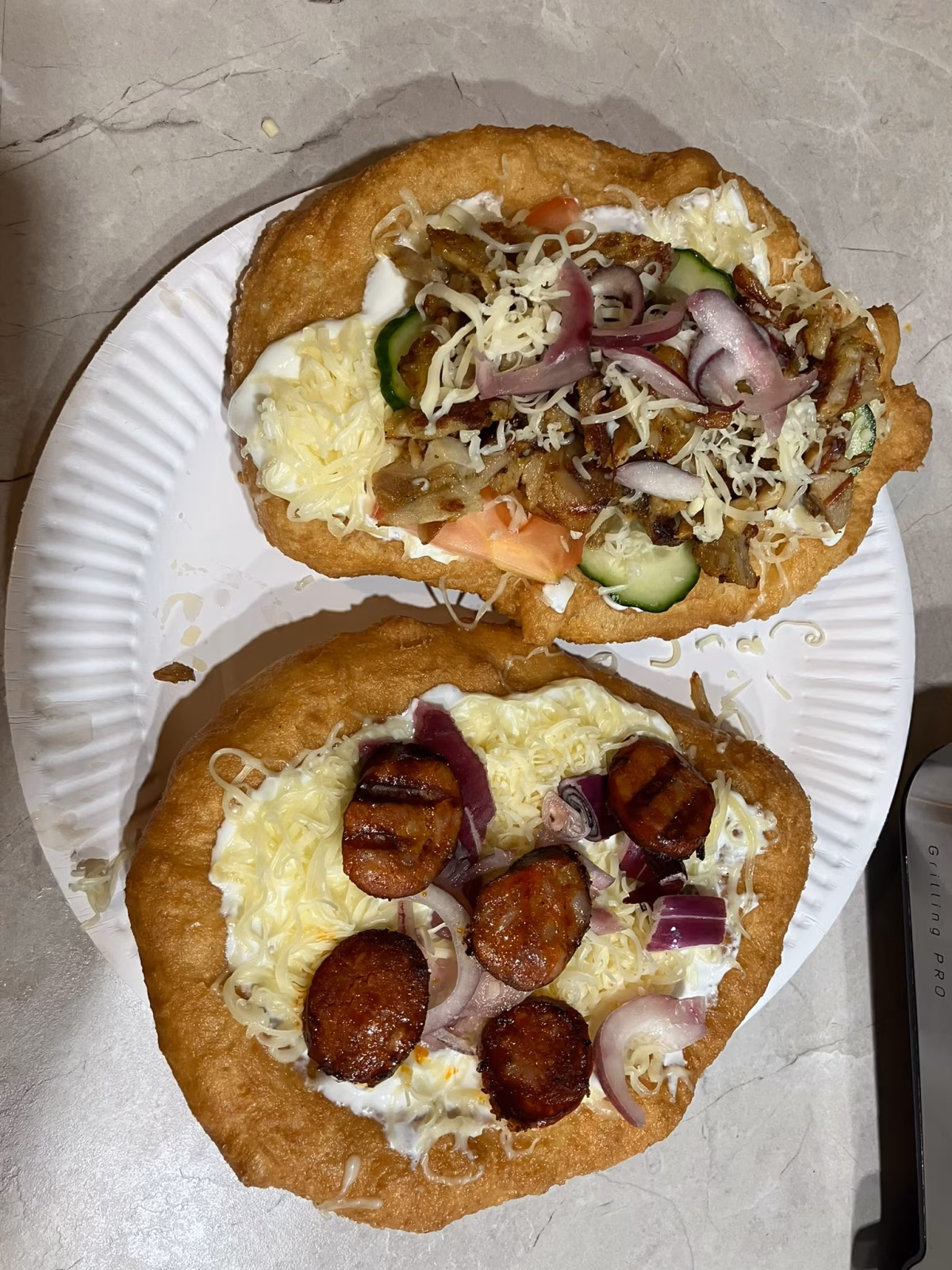 Křupavá gastro jízda v Praze: Ochutnej nejlepší Food Food Langoš!