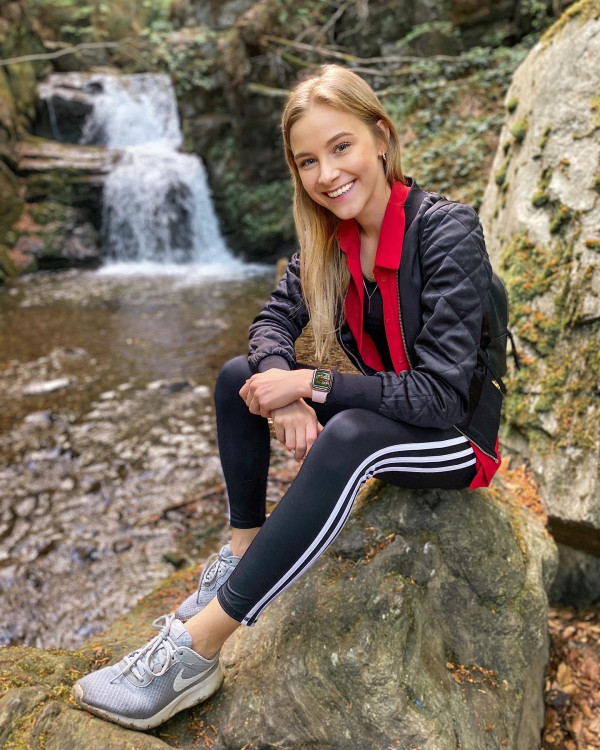 Nikola Bajerová  @nikolabajerova